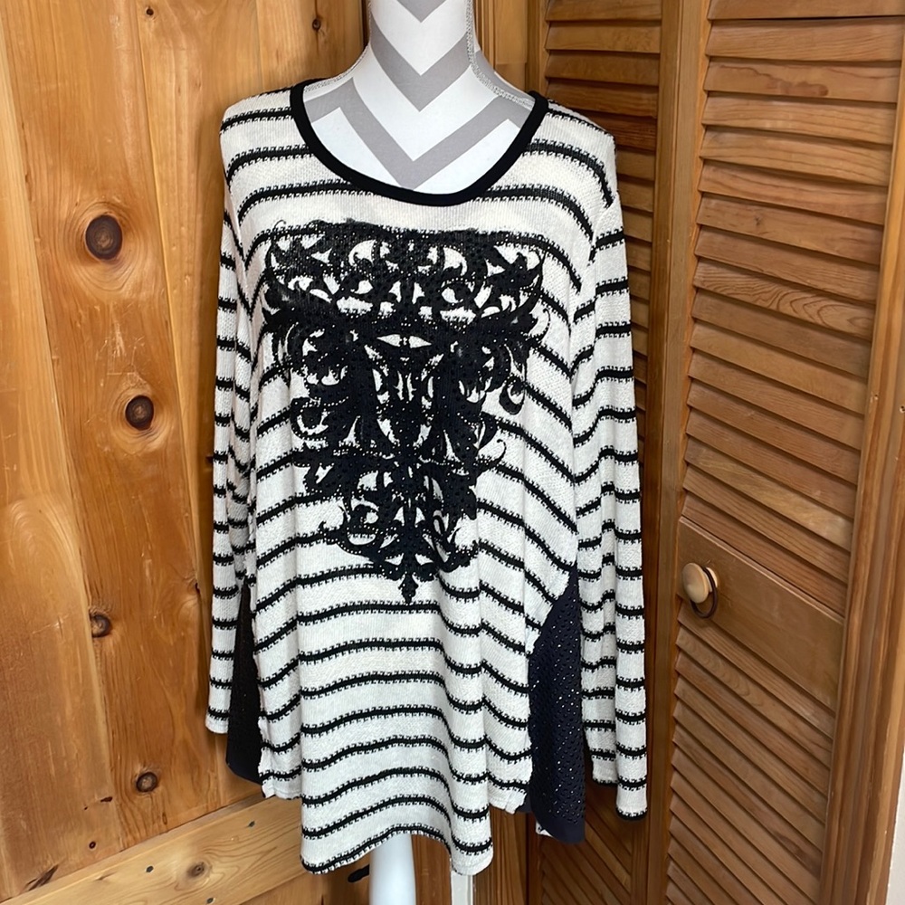 Vocal 3X black and white sweater